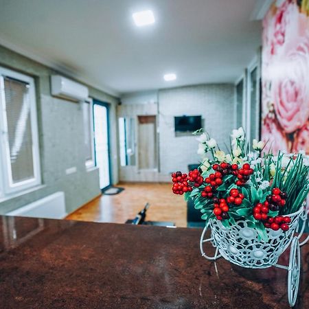 Second House Rustaveli Apartment Тбилиси Екстериор снимка