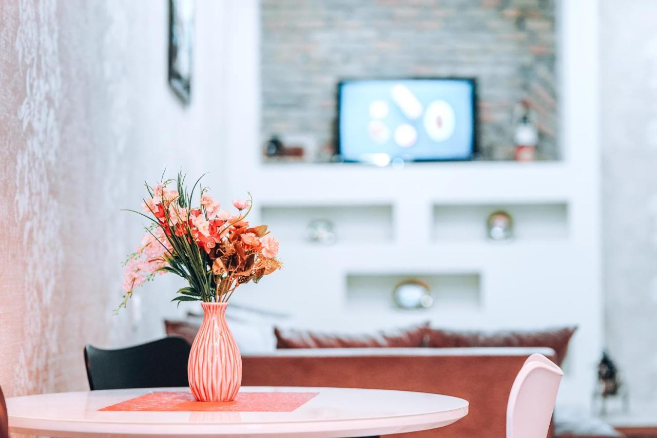 Second House Rustaveli Apartment Тбилиси Екстериор снимка