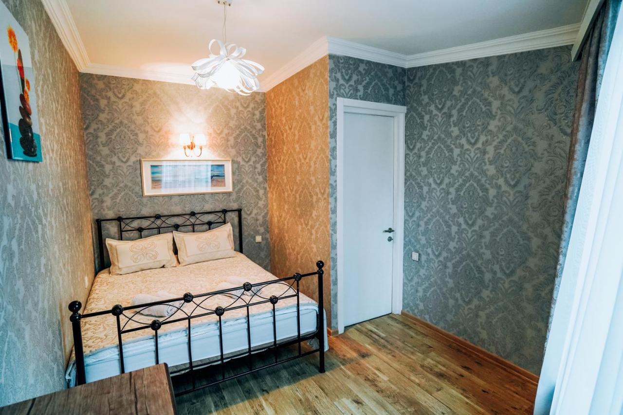 Second House Rustaveli Apartment Тбилиси Екстериор снимка