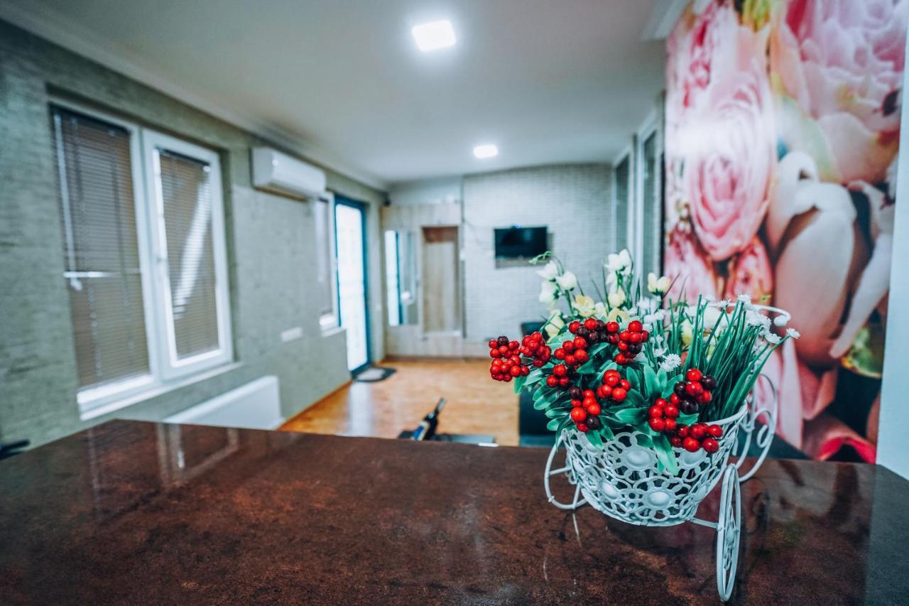 Second House Rustaveli Apartment Тбилиси Екстериор снимка