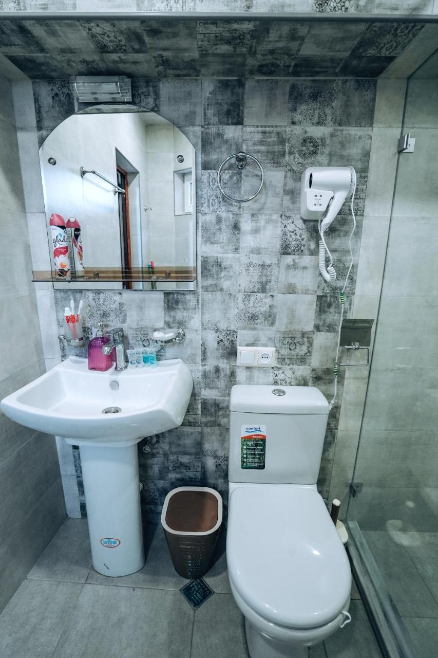 Second House Rustaveli Apartment Тбилиси Екстериор снимка