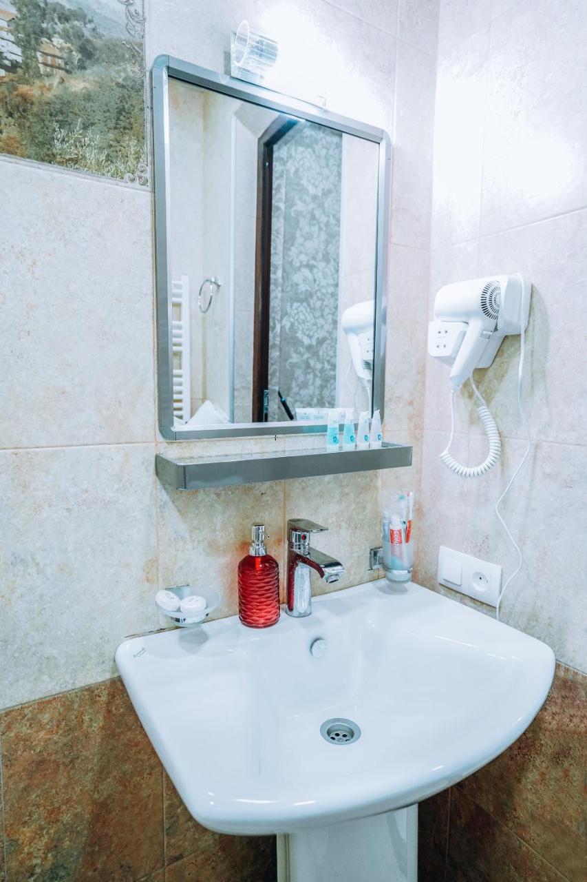 Second House Rustaveli Apartment Тбилиси Екстериор снимка