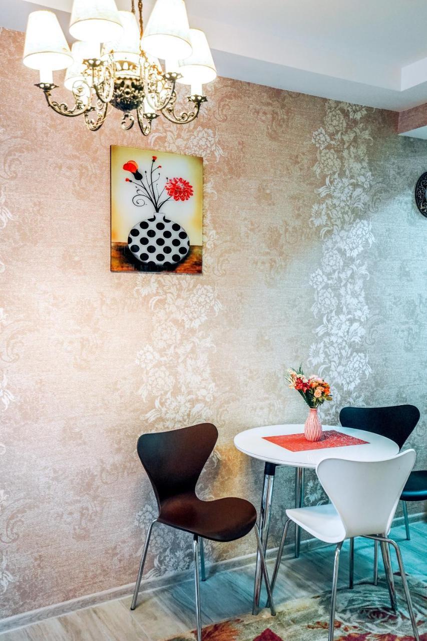 Second House Rustaveli Apartment Тбилиси Екстериор снимка